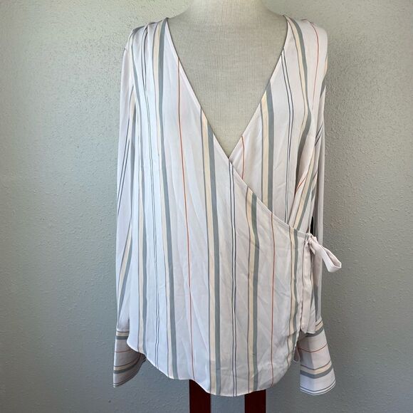 NWT Trouvé Wrap Blouse Size L - Picture 1 of 10